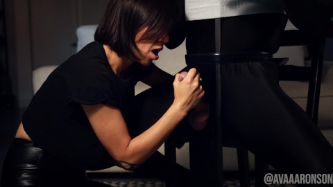 终极提取器大师 - FEMDOM NYMPHO AVA 在挤奶椅上服务的暨爆炸打手枪